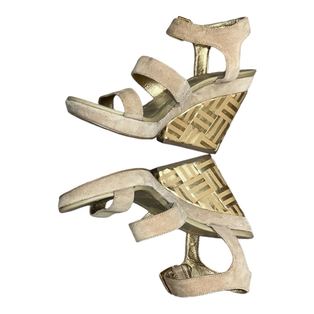 Kate Spade Farryn Wedge Heel Sandals Tan Suede Gold Strappy Neutral Size 7